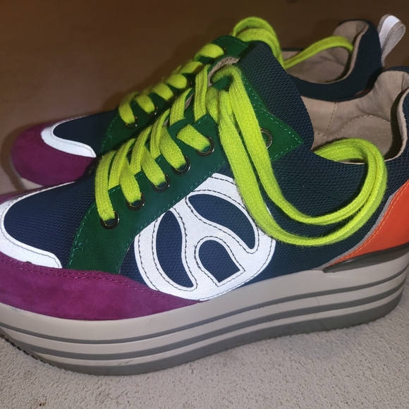 The wishbone shoes - Picture 2 of 3